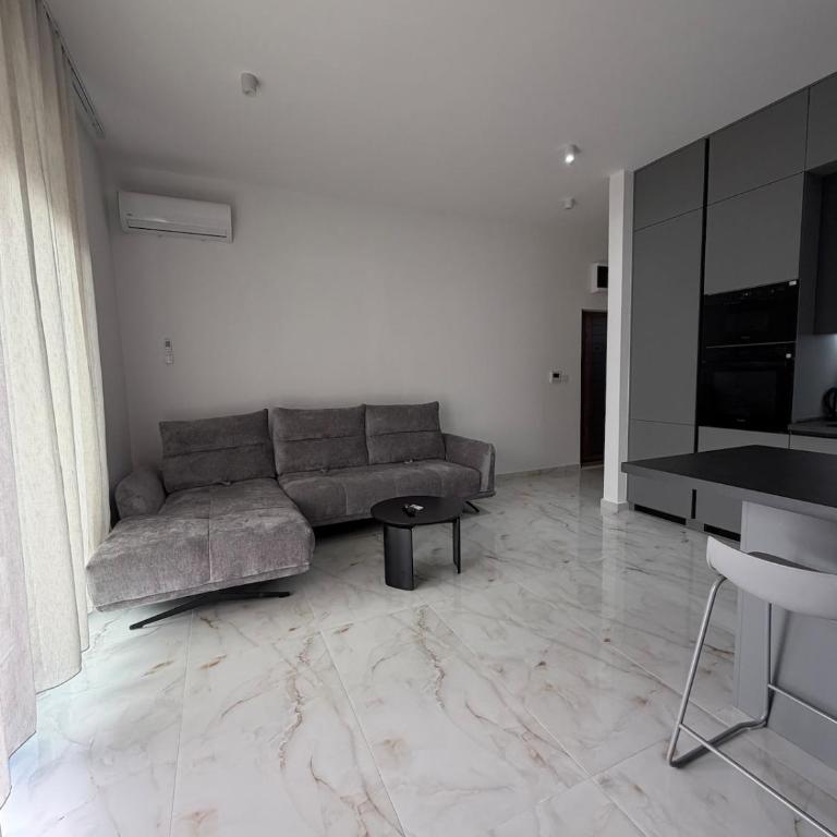 One bedroom apartment with patio and parking - One-Bedroom Apartment - 14
