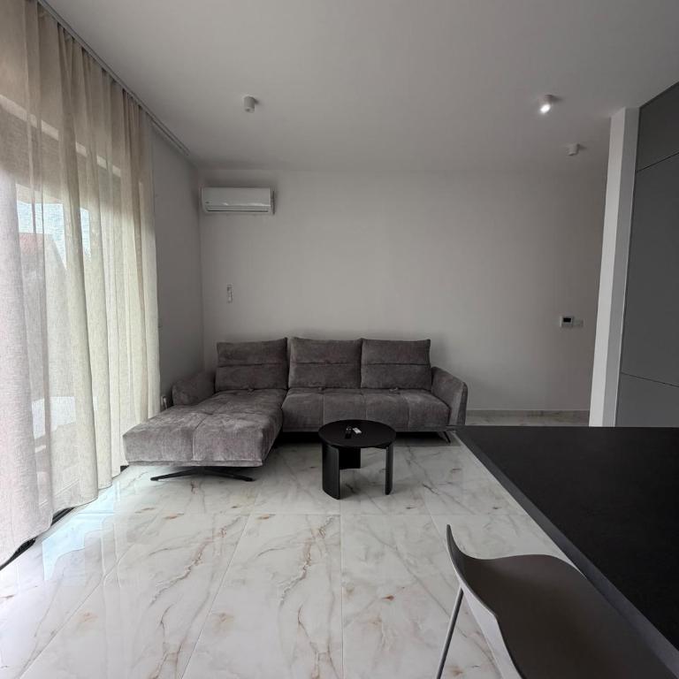 One bedroom apartment with patio and parking - One-Bedroom Apartment - 18