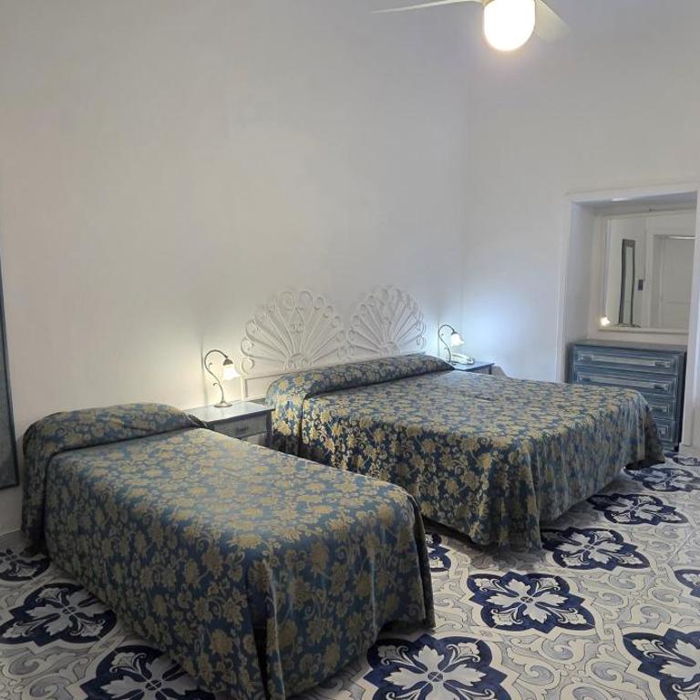 Hotel Poseidon - Quadruple Room - 3