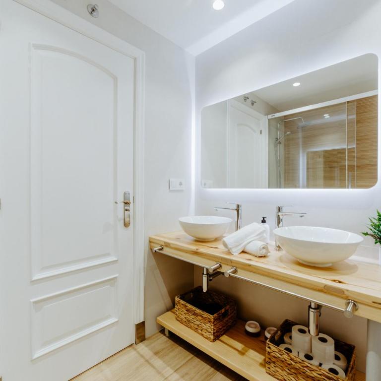 Alojamiento en pleno centro con WIFI y Aire Acondicionado - Two-Bedroom Apartment - 13