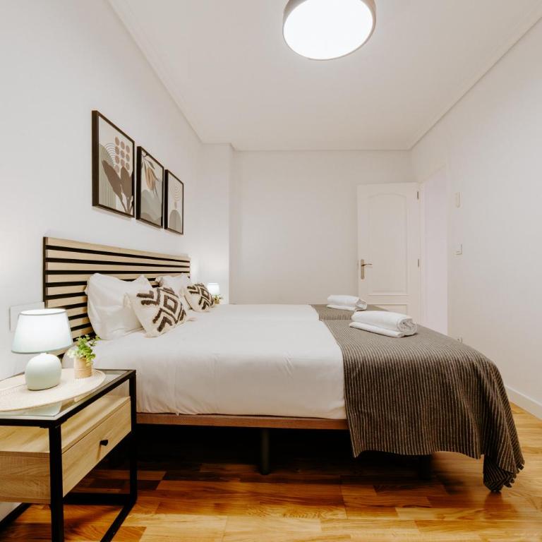 Alojamiento en pleno centro con WIFI y Aire Acondicionado - Two-Bedroom Apartment - 24