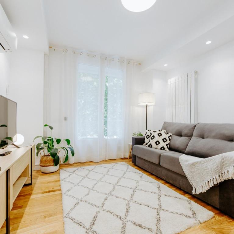 Alojamiento en pleno centro con WIFI y Aire Acondicionado - Two-Bedroom Apartment - 2