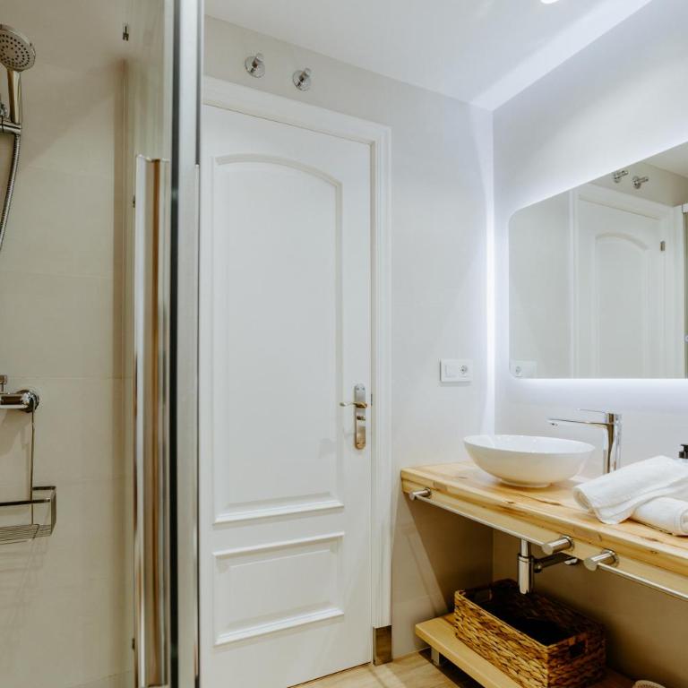 Alojamiento en pleno centro con WIFI y Aire Acondicionado - Two-Bedroom Apartment - 15