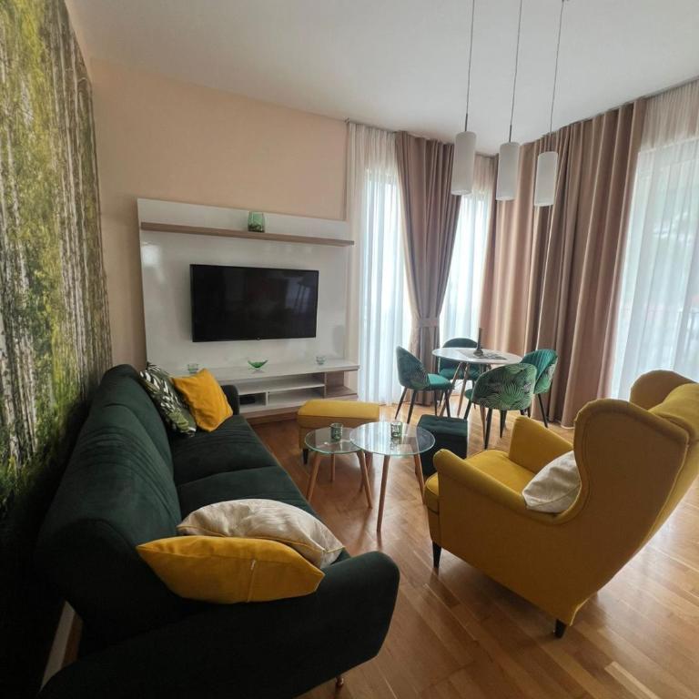 Spacious Green Breeze Apartment - Private Parking - Two-Bedroom Apartment - 1