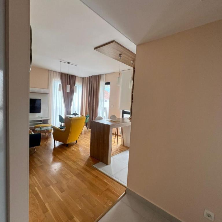 Spacious Green Breeze Apartment - Private Parking - Two-Bedroom Apartment - 3