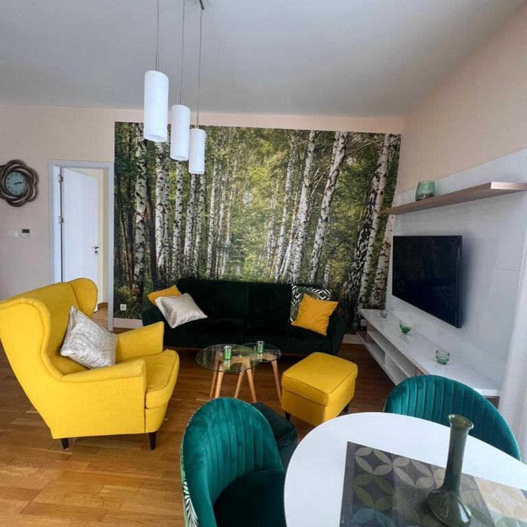 Spacious Green Breeze Apartment - Private Parking - Two-Bedroom Apartment - 9