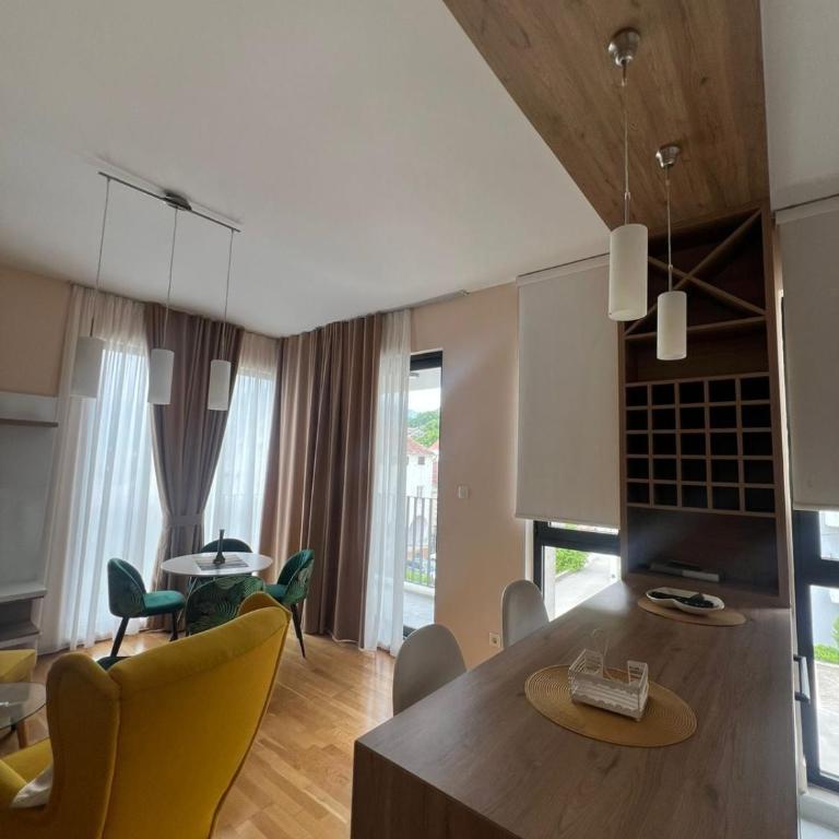 Spacious Green Breeze Apartment - Private Parking - Two-Bedroom Apartment - 11