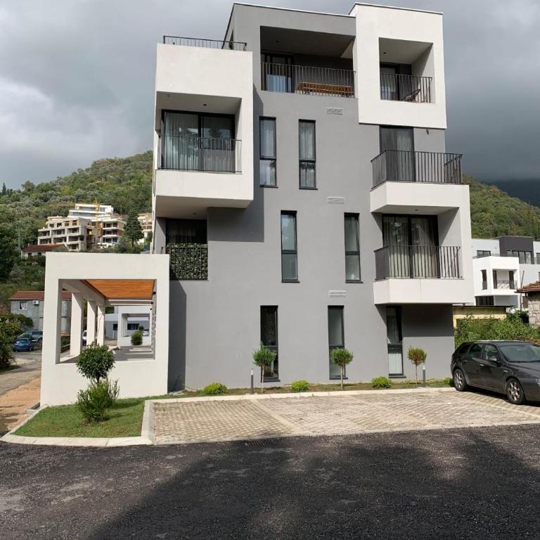 Spacious Green Breeze Apartment - Private Parking - Two-Bedroom Apartment - 18