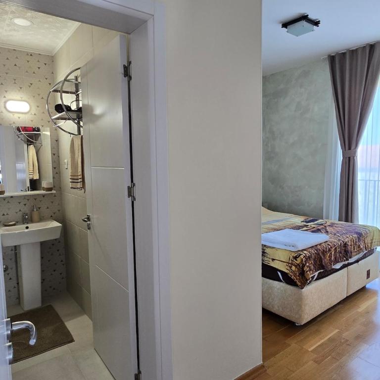 Spacious Green Breeze Apartment - Private Parking - Two-Bedroom Apartment - 19