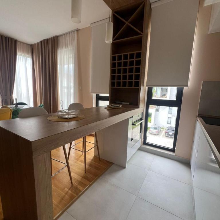 Spacious Green Breeze Apartment - Private Parking - Two-Bedroom Apartment - 22