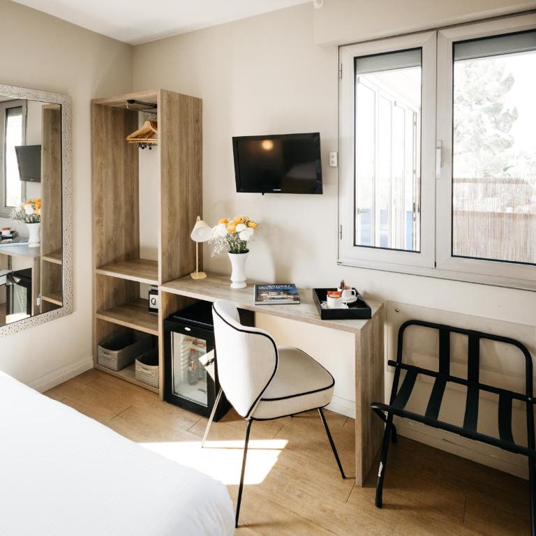 Hôtel Le Petit Castel - Petite Chambre Double - 7