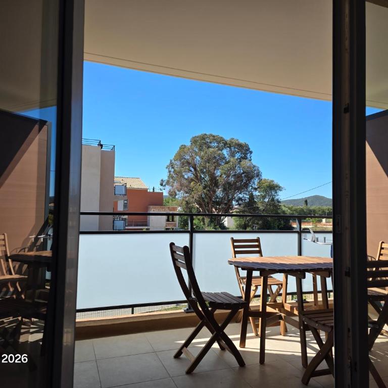 Spacieux appartement dans résidence avec piscine - Two-Bedroom Apartment - 31