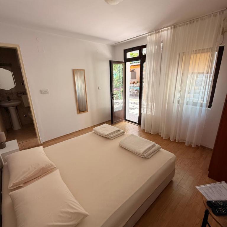 Apartments Marina - Double Room - 4