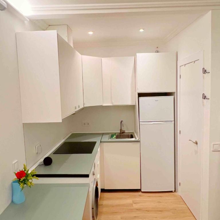 Charming 1bed flat in Plaza Lavapies! - One-Bedroom Apartment - 4