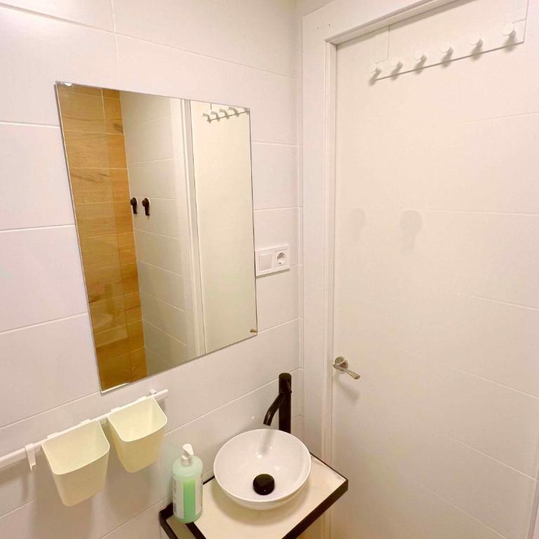Charming 1bed flat in Plaza Lavapies! - One-Bedroom Apartment - 7