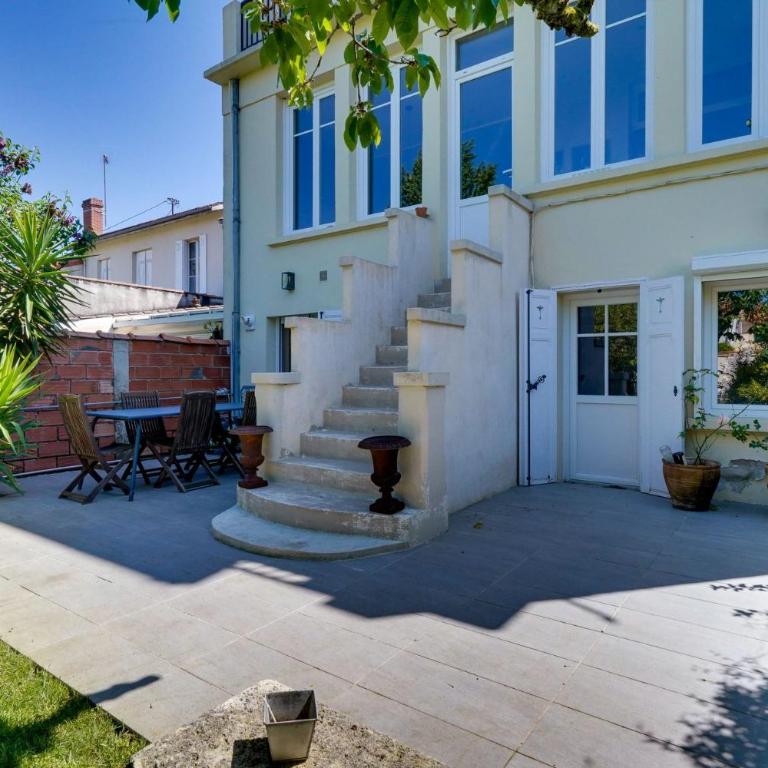 Très belle Maison avec Piscine et Jardin - Maison 4 Chambres - 25