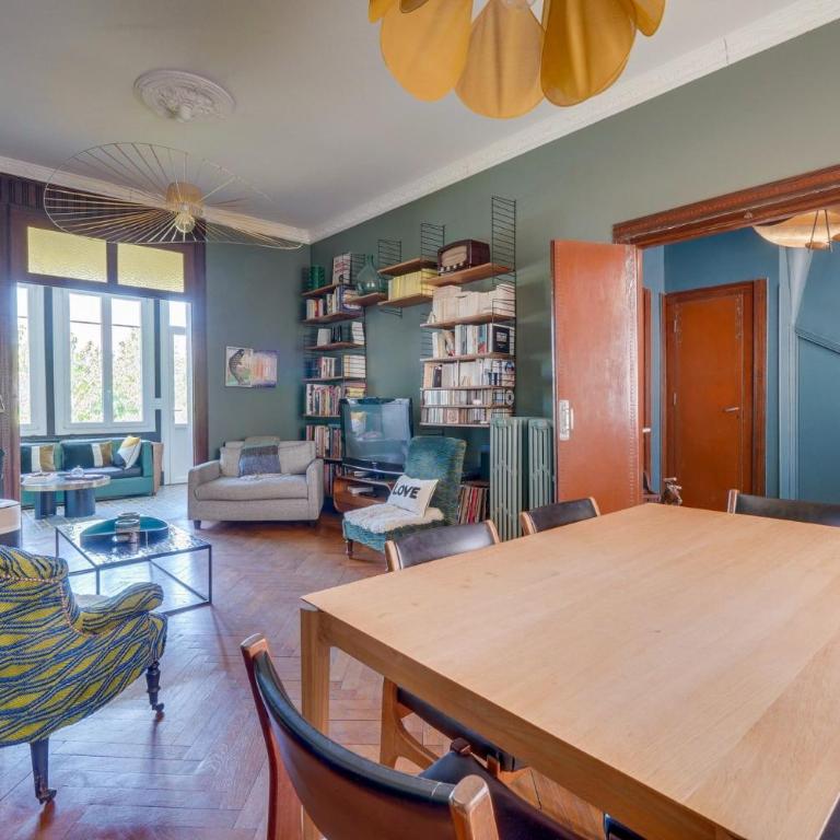 Très belle Maison avec Piscine et Jardin - Maison 4 Chambres - 28
