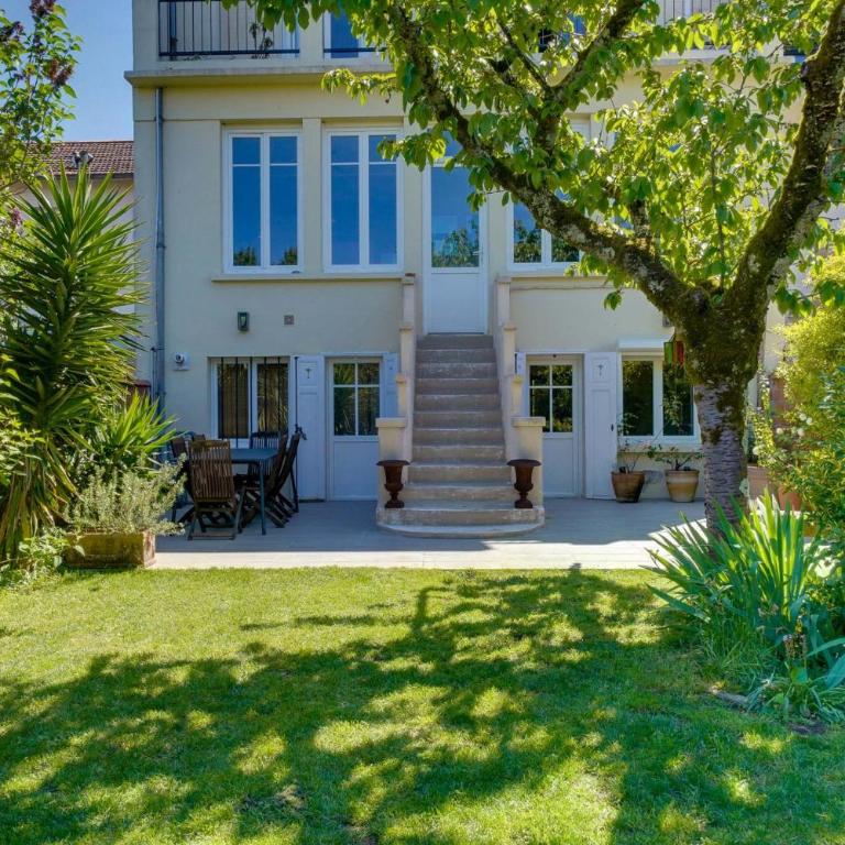 Très belle Maison avec Piscine et Jardin - Maison 4 Chambres - 24