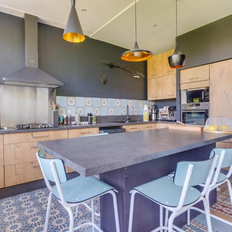 Très belle Maison avec Piscine et Jardin - Maison 4 Chambres - 5