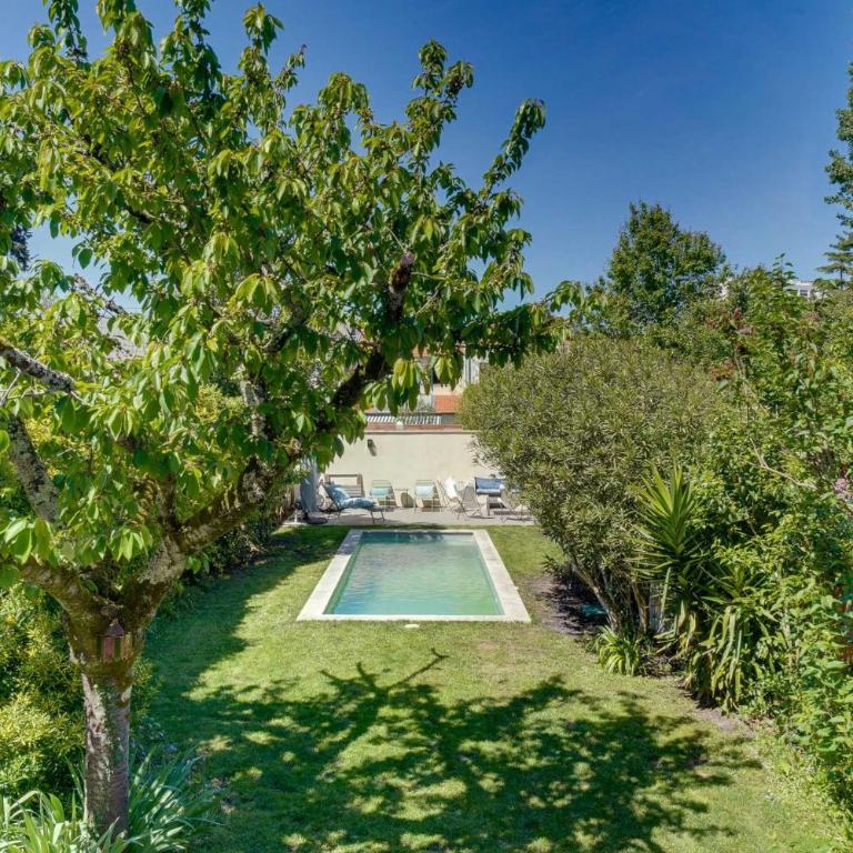 Très belle Maison avec Piscine et Jardin - Maison 4 Chambres - 27