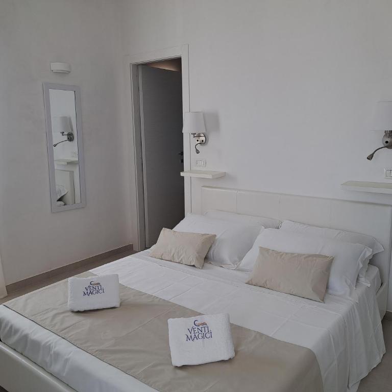 Venti Magici Rooms - Deluxe Double Room with Balcony and Sea View - 3