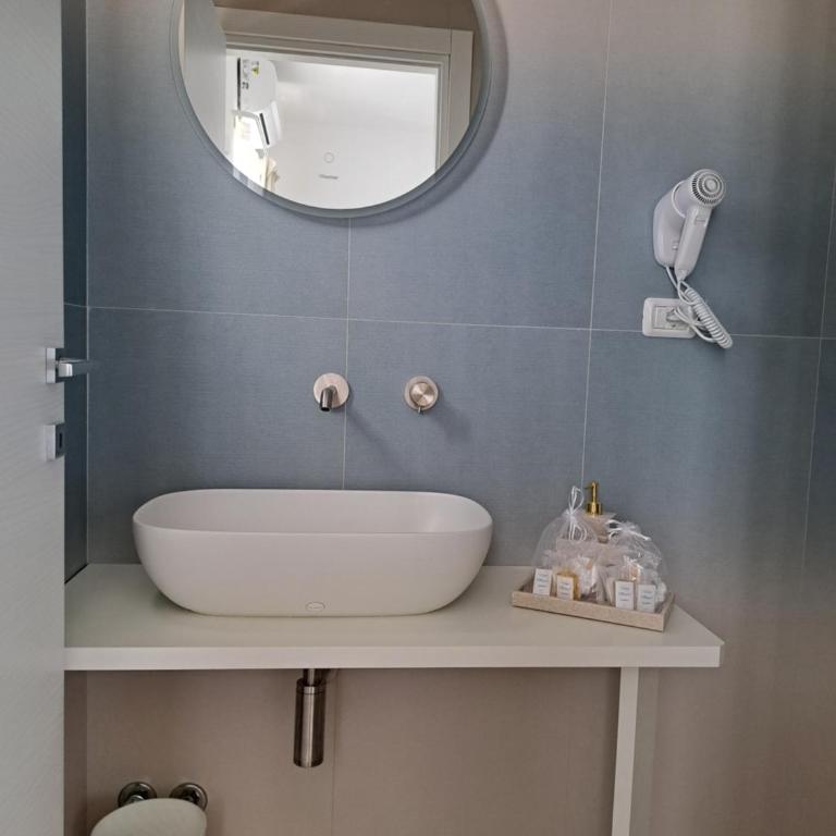 Venti Magici Rooms - Deluxe Double Room with Balcony and Sea View - 7