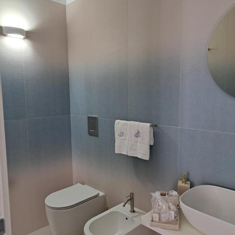 Venti Magici Rooms - Deluxe Double Room with Side Sea View - 7