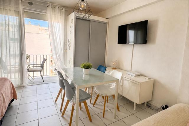 Face mer, grand studio de 32m2, clim, wifi, parking, proche commerces - Studio with Sea View - 12