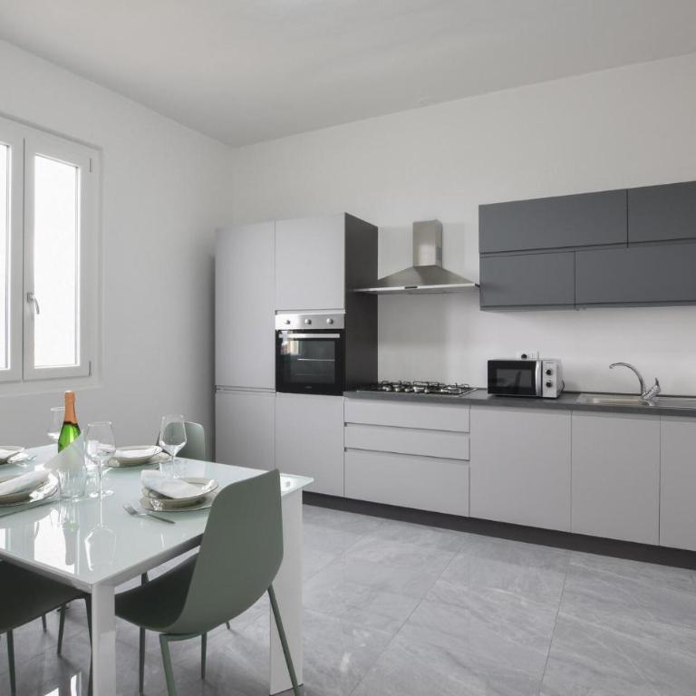 2 Bedroom Beautiful Apartment In Albenga - Two-Bedroom Apartment with Balcony - 2