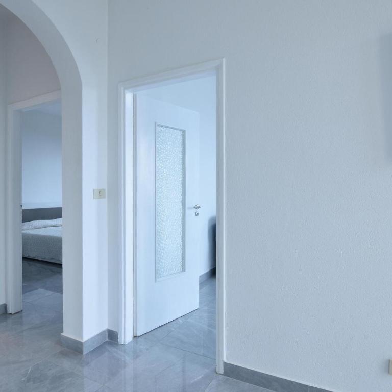 2 Bedroom Beautiful Apartment In Albenga - Two-Bedroom Apartment with Balcony - 10