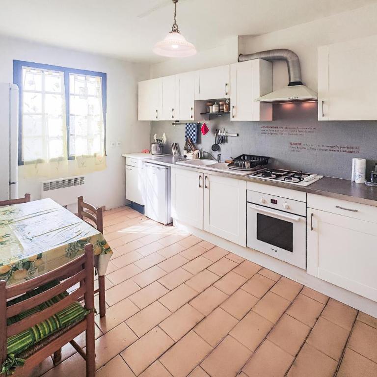 Appartement Proche Plage - Two-Bedroom Apartment - 4