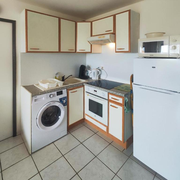 Appt Face A La Mer - One-Bedroom Apartment with Sea View - 9