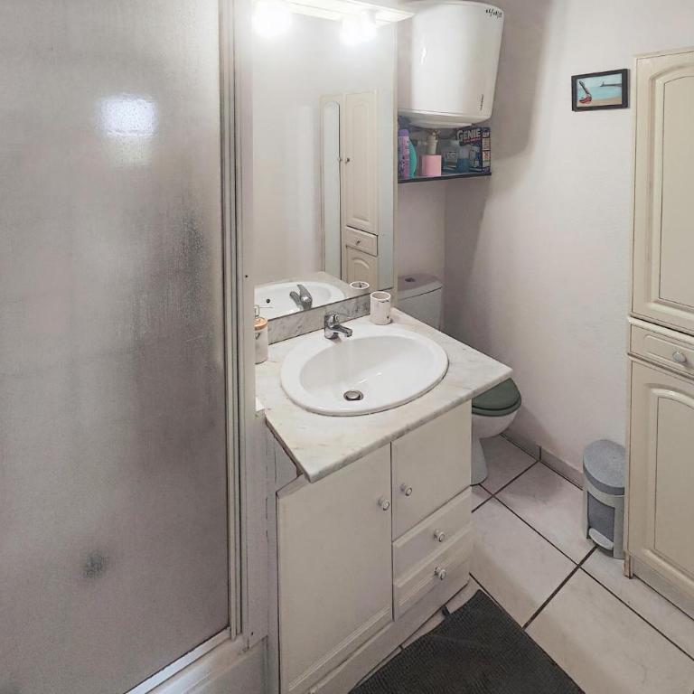 Appt Face A La Mer - One-Bedroom Apartment with Sea View - 12