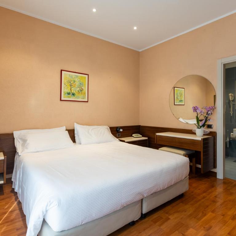Hotel Tre Vele - Camera Matrimoniale con Vista Lago Parziale - 10