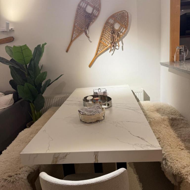 Newly Remodeled Ski IN OUT - Three-Bedroom Apartment - 41