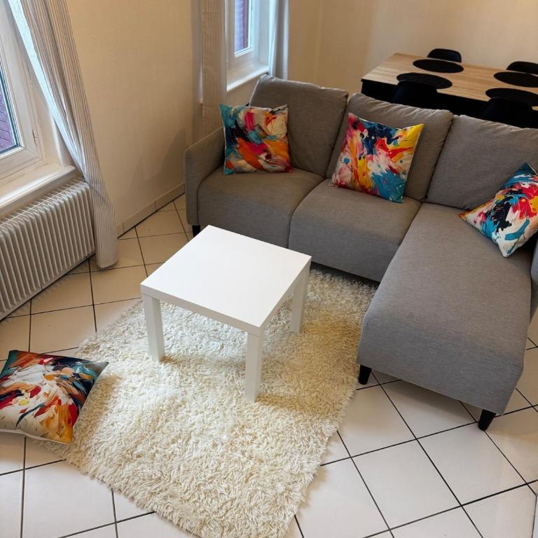 Spacious, 2 Rooms 3 beds, Top Floor & Parking - Apartamento de 2 dormitorios - 2