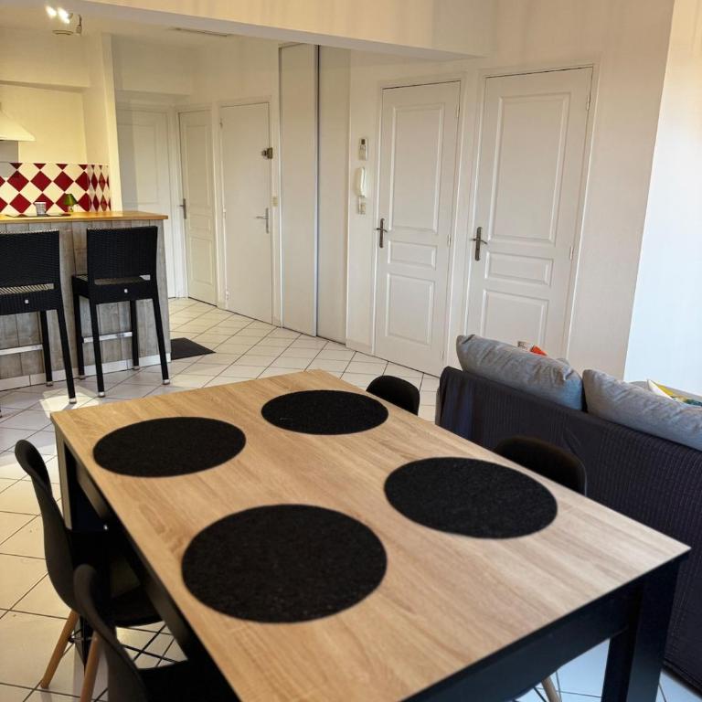 Spacious, 2 Rooms 3 beds, Top Floor & Parking - Apartamento de 2 dormitorios - 14
