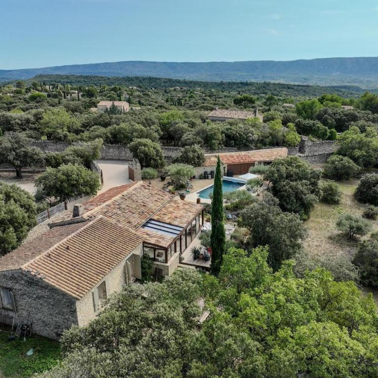 Mas provençal avec piscine à 10 minutes à pieds du village de Gordes - Villa con 3 Camere da Letto - 8