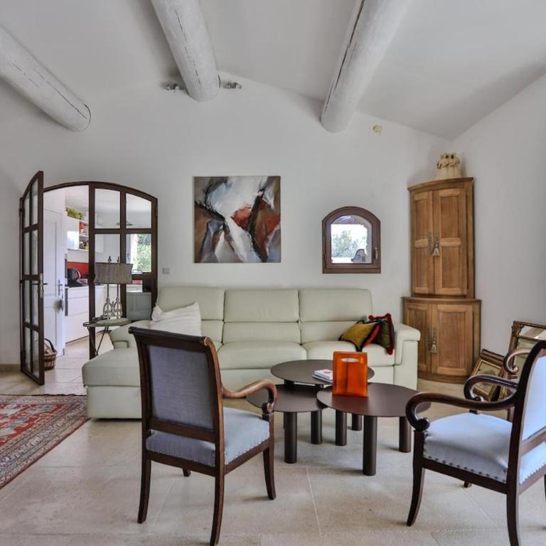 Mas provençal avec piscine à 10 minutes à pieds du village de Gordes - Villa con 3 Camere da Letto - 15