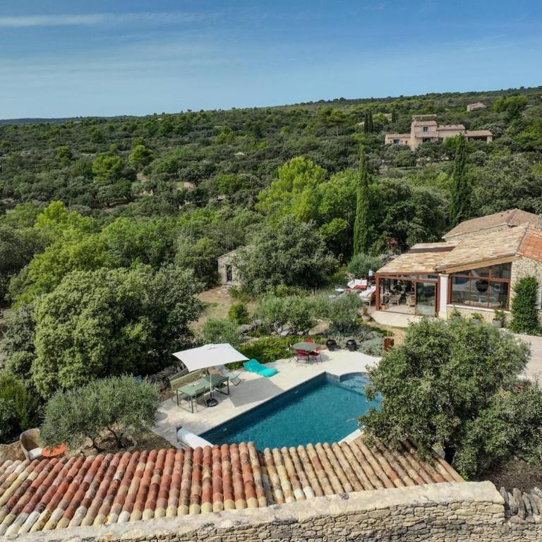 Mas provençal avec piscine à 10 minutes à pieds du village de Gordes - Villa con 3 Camere da Letto - 36