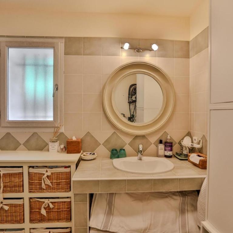 Mas provençal avec piscine à 10 minutes à pieds du village de Gordes - Villa con 3 Camere da Letto - 17