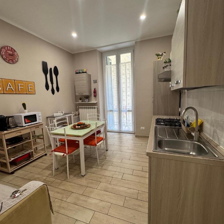 La First Ludy - Two-Bedroom Deluxe Apartment with Balcony - 20