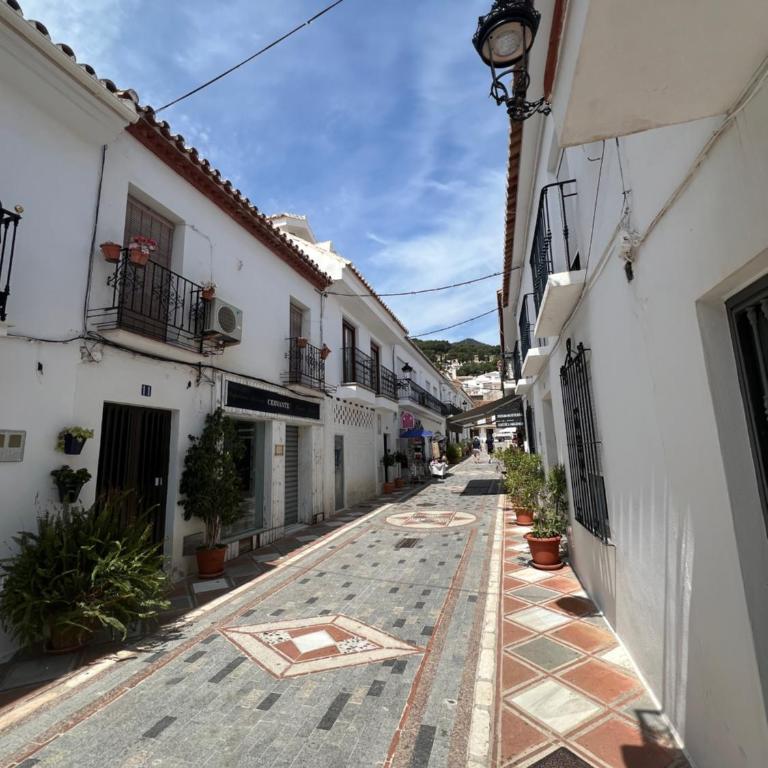 Studio Apartments in the vibrant heart of Benalmádena Pueblo - Studio with Terrace - 3