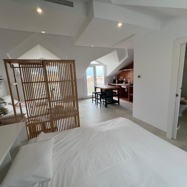 Studio Apartments in the vibrant heart of Benalmádena Pueblo - Studio with Terrace - 15