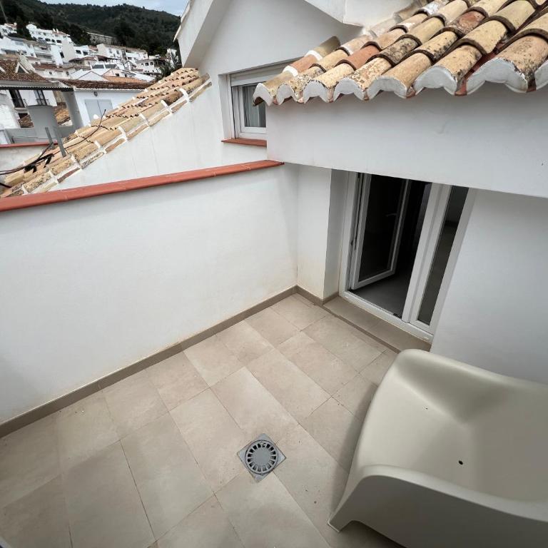Studio Apartments in the vibrant heart of Benalmádena Pueblo - Studio with Terrace - 16