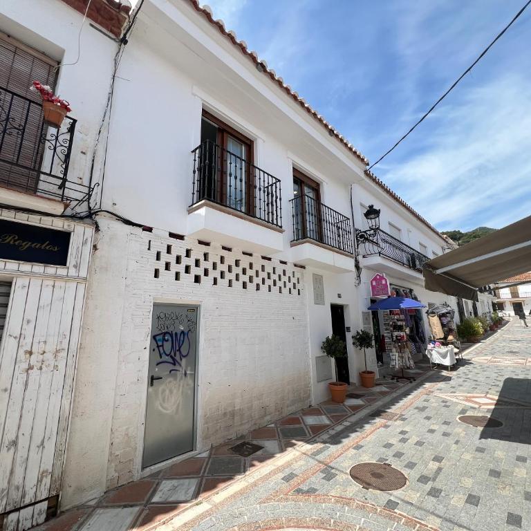 Studio Apartments in the vibrant heart of Benalmádena Pueblo - Studio with Balcony - 18