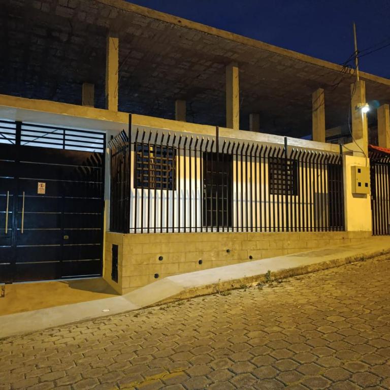 Casa en Sur de Quito - Casa de 4 dormitorios - 3