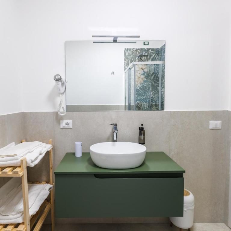 HARBOR BREEZE Trapani - Double Room with Private Bathroom - 7