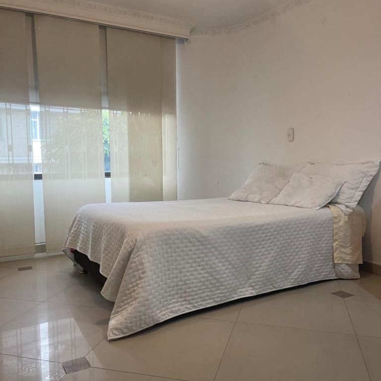 A cinco minutos de Aeropuerto - Sede 2 - Habitación Deluxe - 1