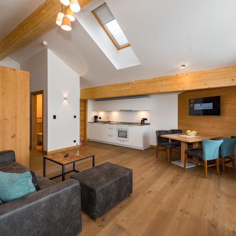 Tiroler Weinstube - Maisonette-Apartment mit Balkon - 1